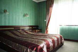 Отель Hotel Lazur Кюстендил Двухместный номер Делюкс с 1 кроватью и балконом-2